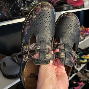 New size 8 floral DM Dr Martens